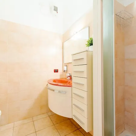 Guest Planet - Rosso Milano Apartment - Navigli Area Exterior photo