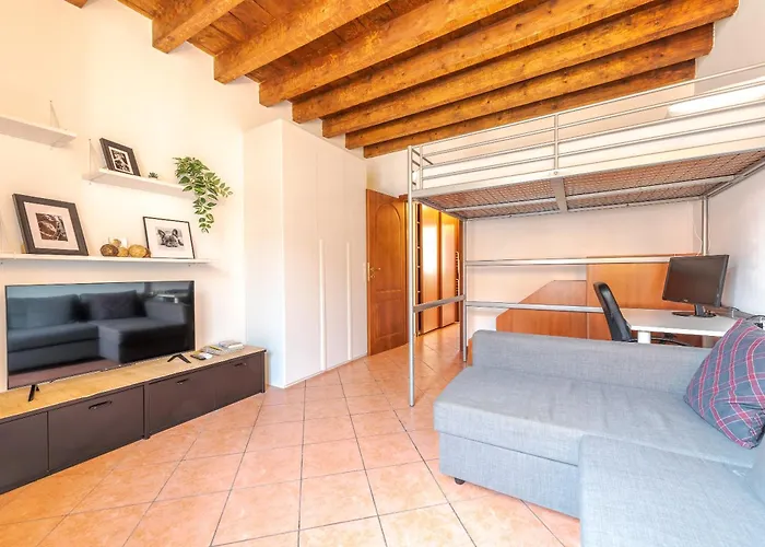 Guest Planet - Rosso Milano Apartment - Navigli Area