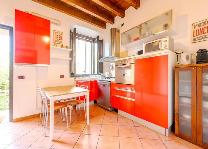 Guest Planet - Rosso Milano Apartment - Navigli Area